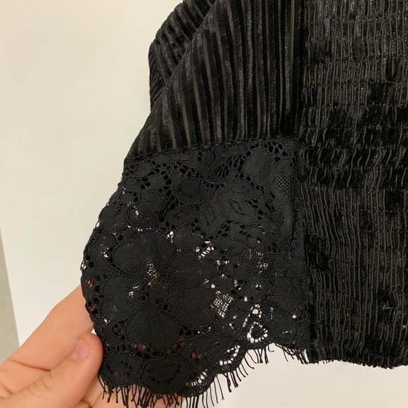 🍁 NWT Cropped velvet and lace top - Picture 5 of 7